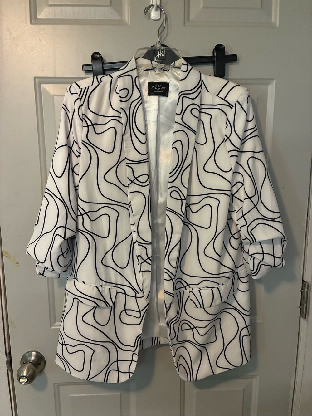 Milk and Honey Abstract Line Print White Blazer